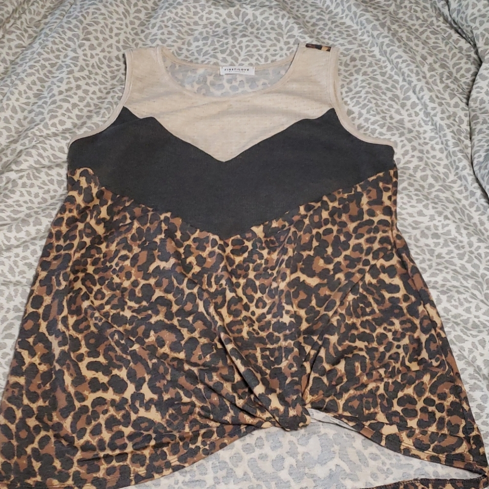 Sleeveless animal print top
